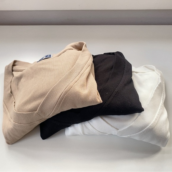 Bundle of three long sleeve bodysuits size medium beige black and white - Picture 6 of 12